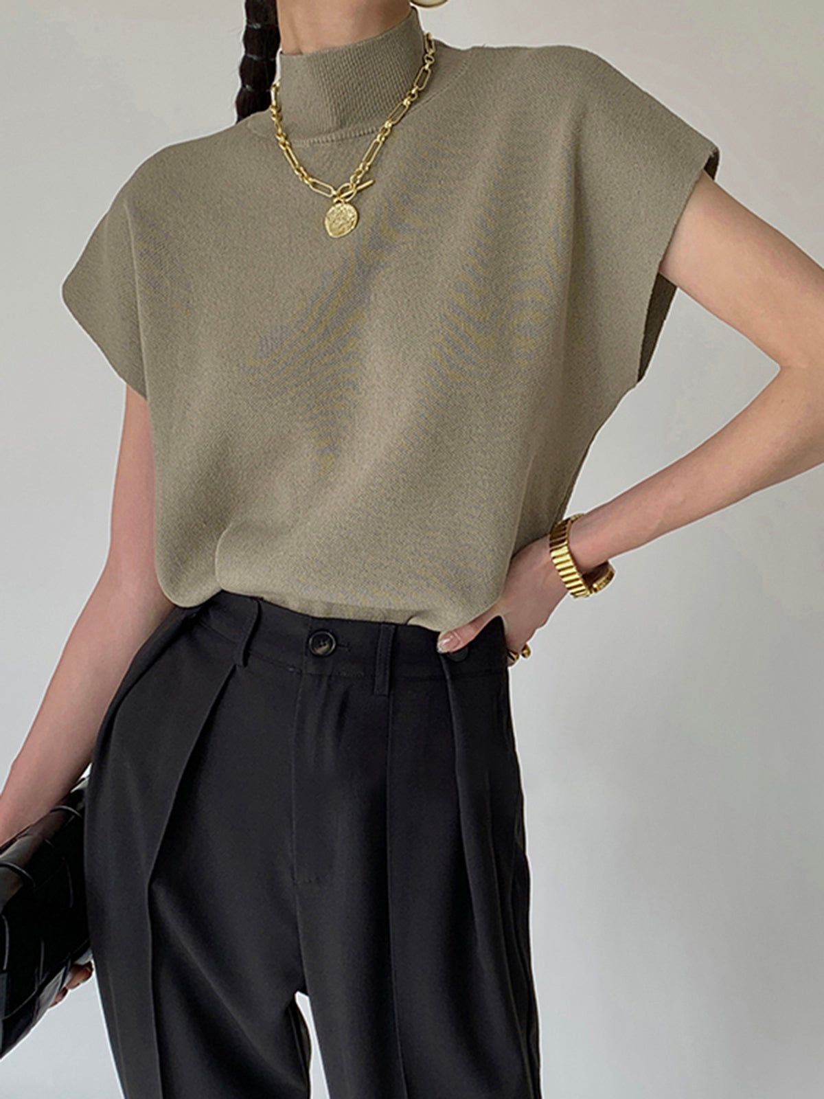Casual Top with Mock Neck and Short Sleeves for Women
