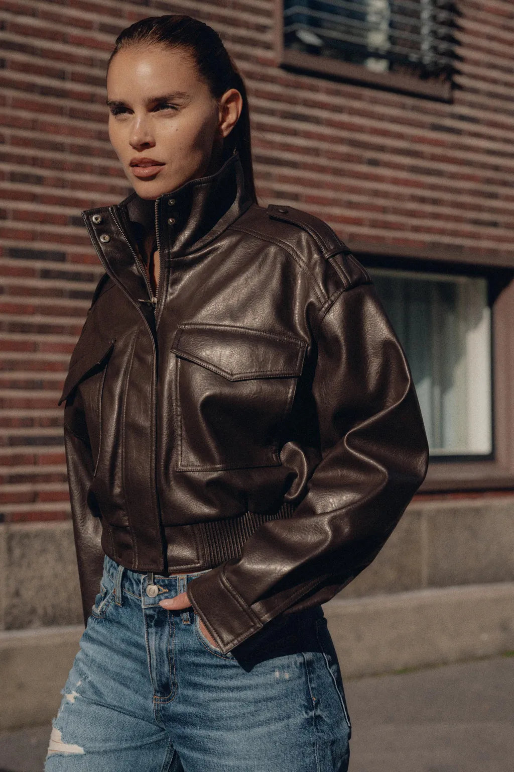 Brown / L